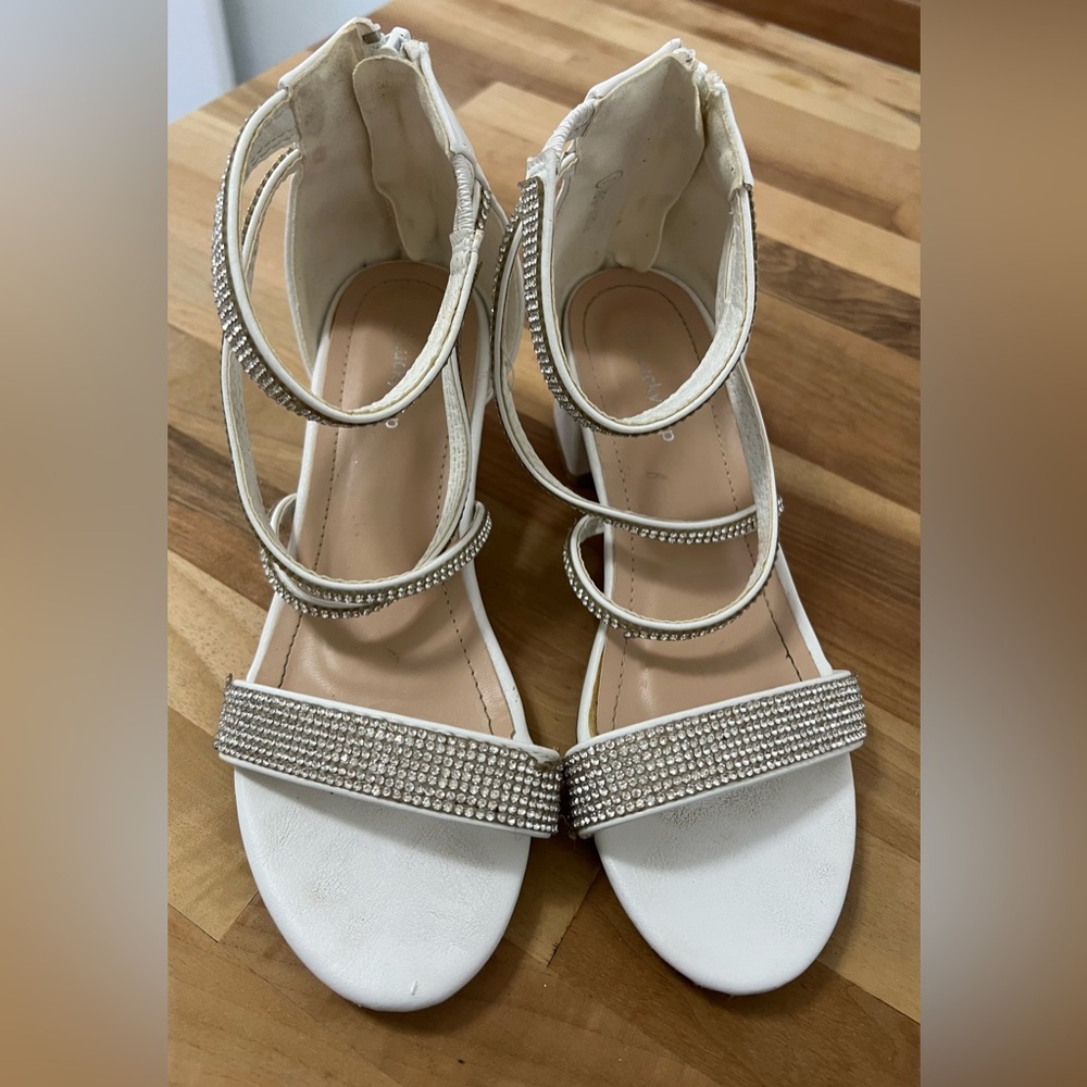 Elegant White Strappy Kid’s Sandals